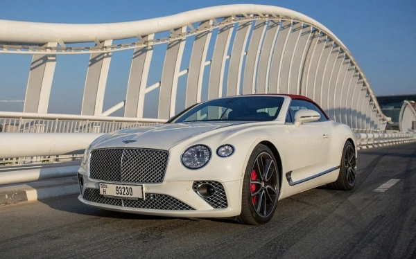 Бентли Континенталь-GTC-V12 2021 Белый Бентли Континенталь-GTC-V12 2021 Белый
